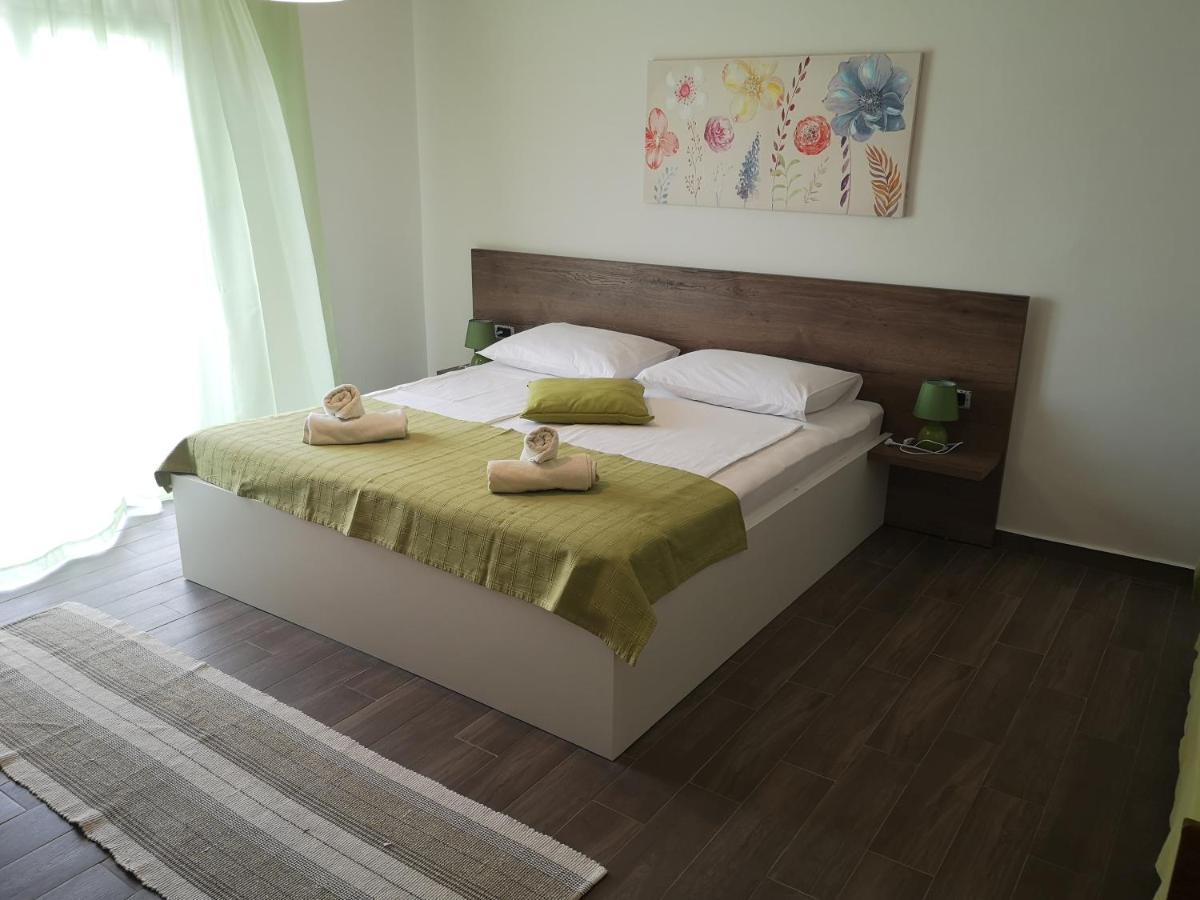 Apartments Mareta Rab Town Exterior foto