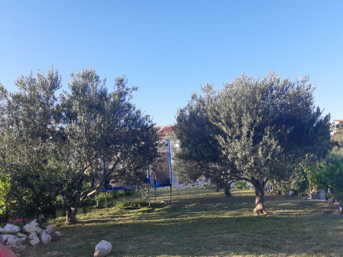 Apartments Mareta Rab Town Exterior foto