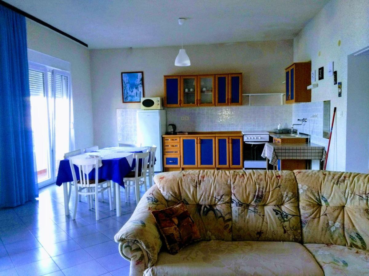 Apartments Mareta Rab Town Exterior foto